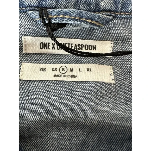 One Teaspoon Denim Jean Jacket Women's Small Blue Distressed Pockets Classic New - Picture 3 of 8